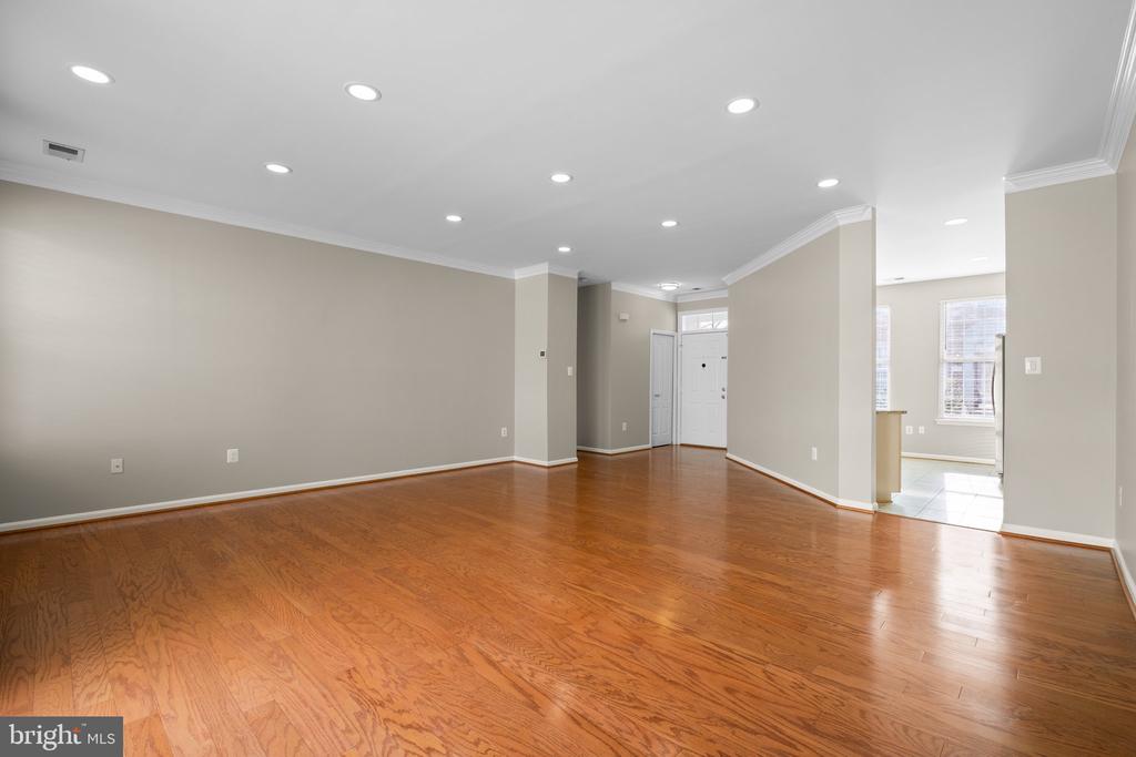 43304 CRAPE MYRTLE TER