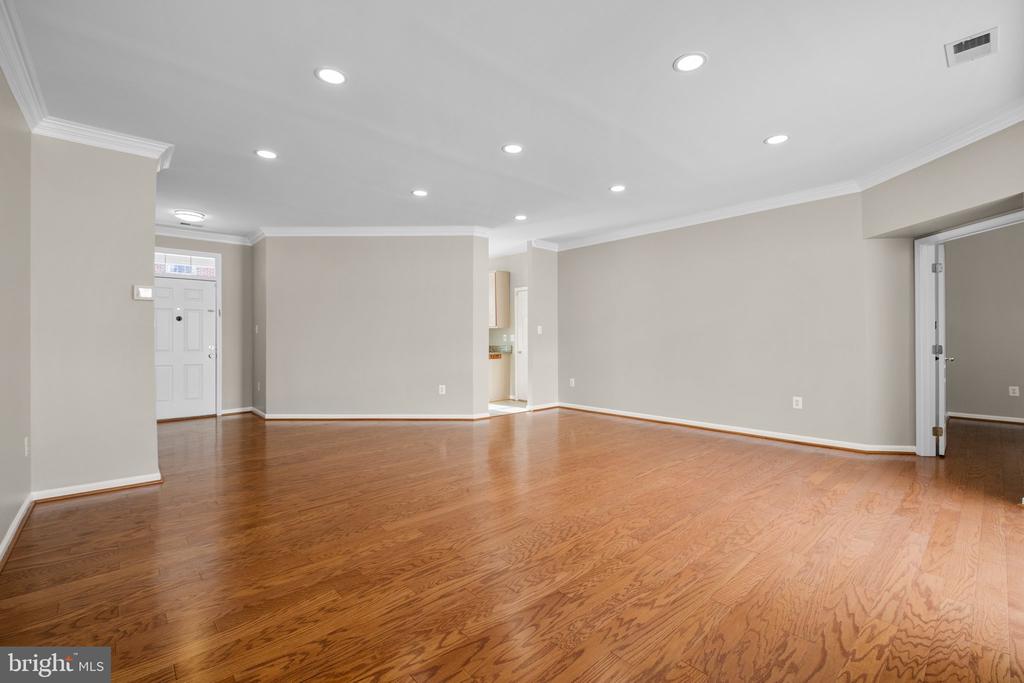 43304 CRAPE MYRTLE TER