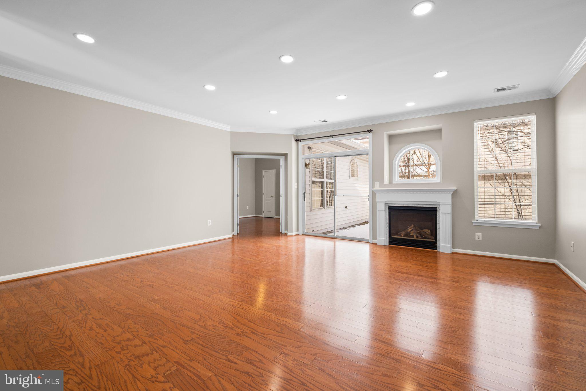 43304 CRAPE MYRTLE TER