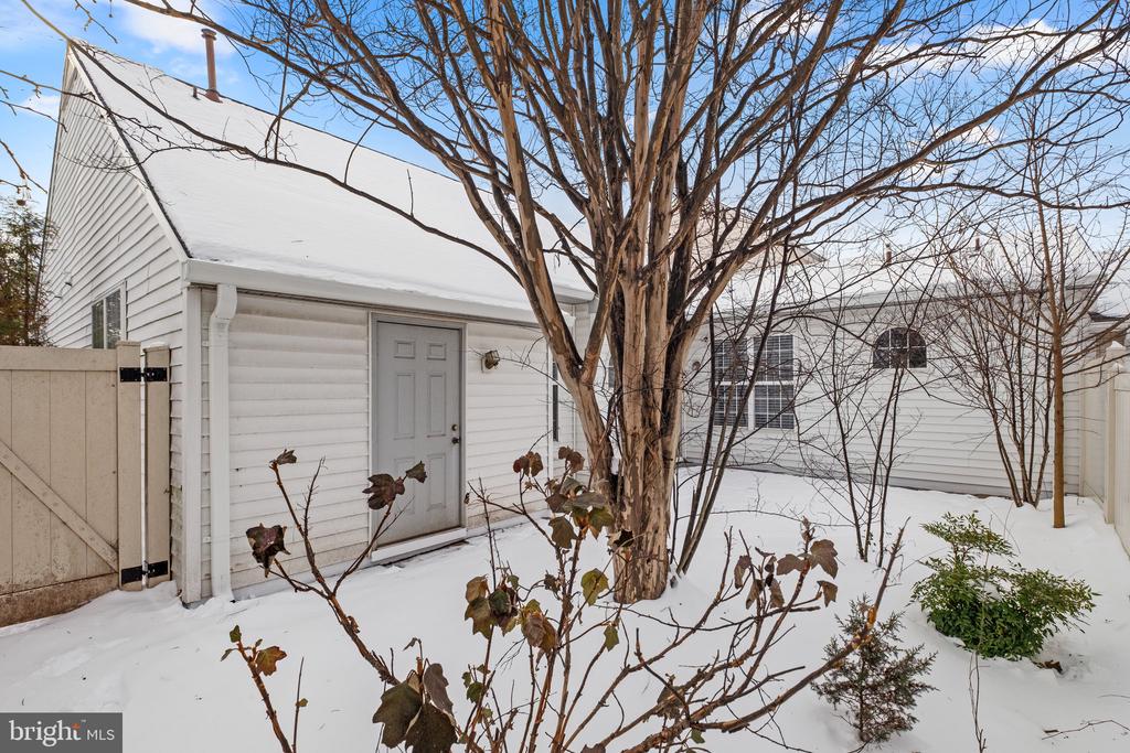 43304 CRAPE MYRTLE TER