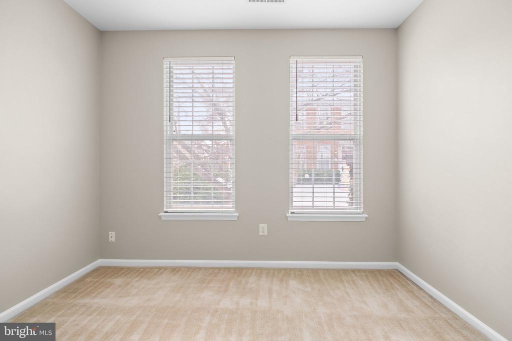43304 CRAPE MYRTLE TER