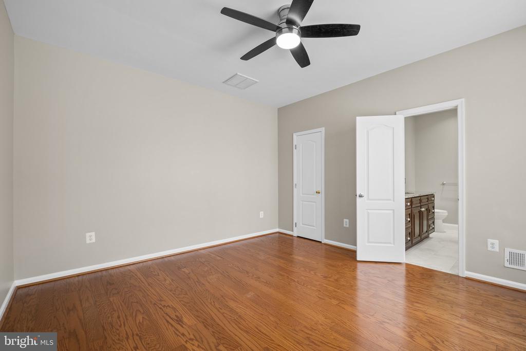 43304 CRAPE MYRTLE TER