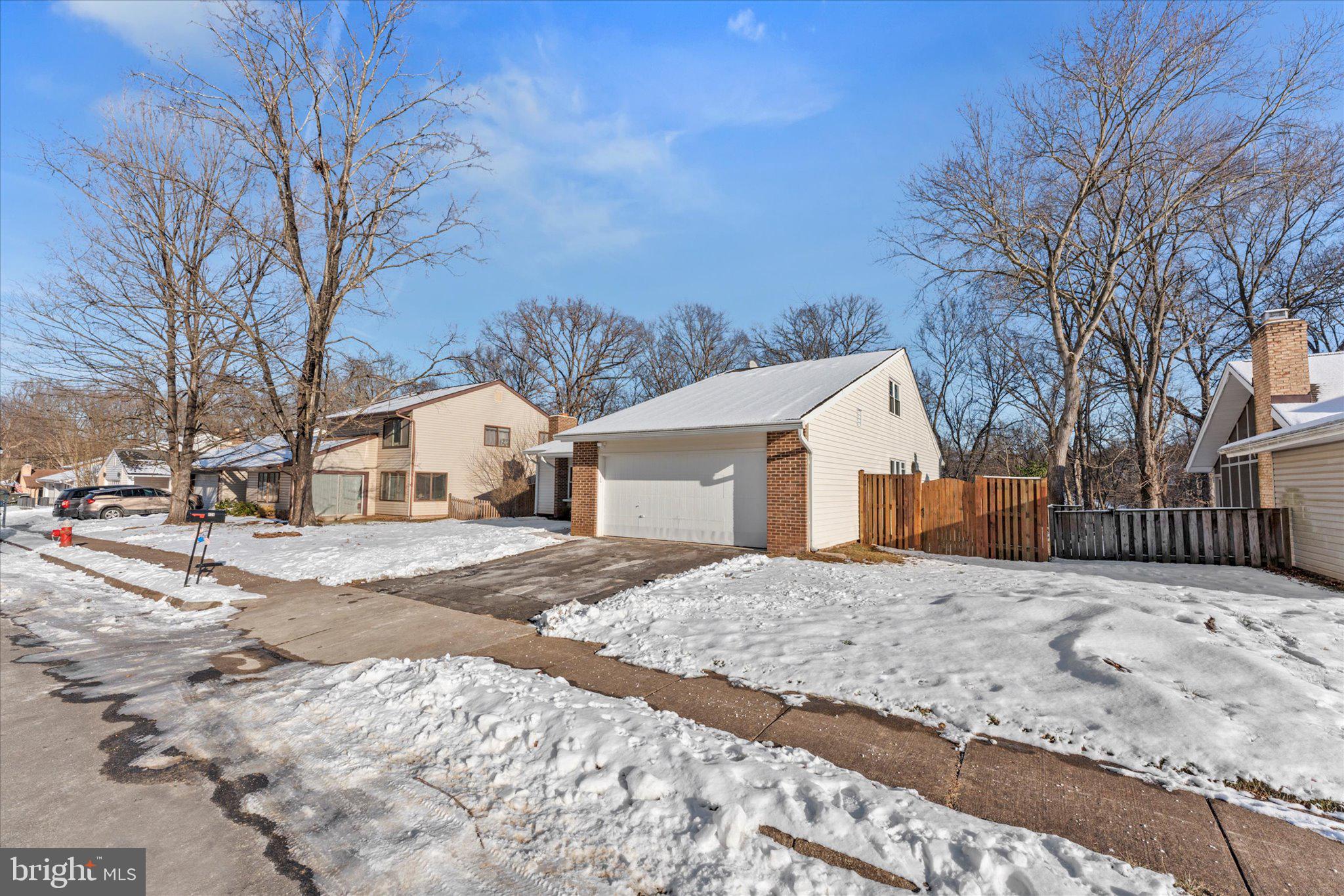 126 E Meadowland Ln