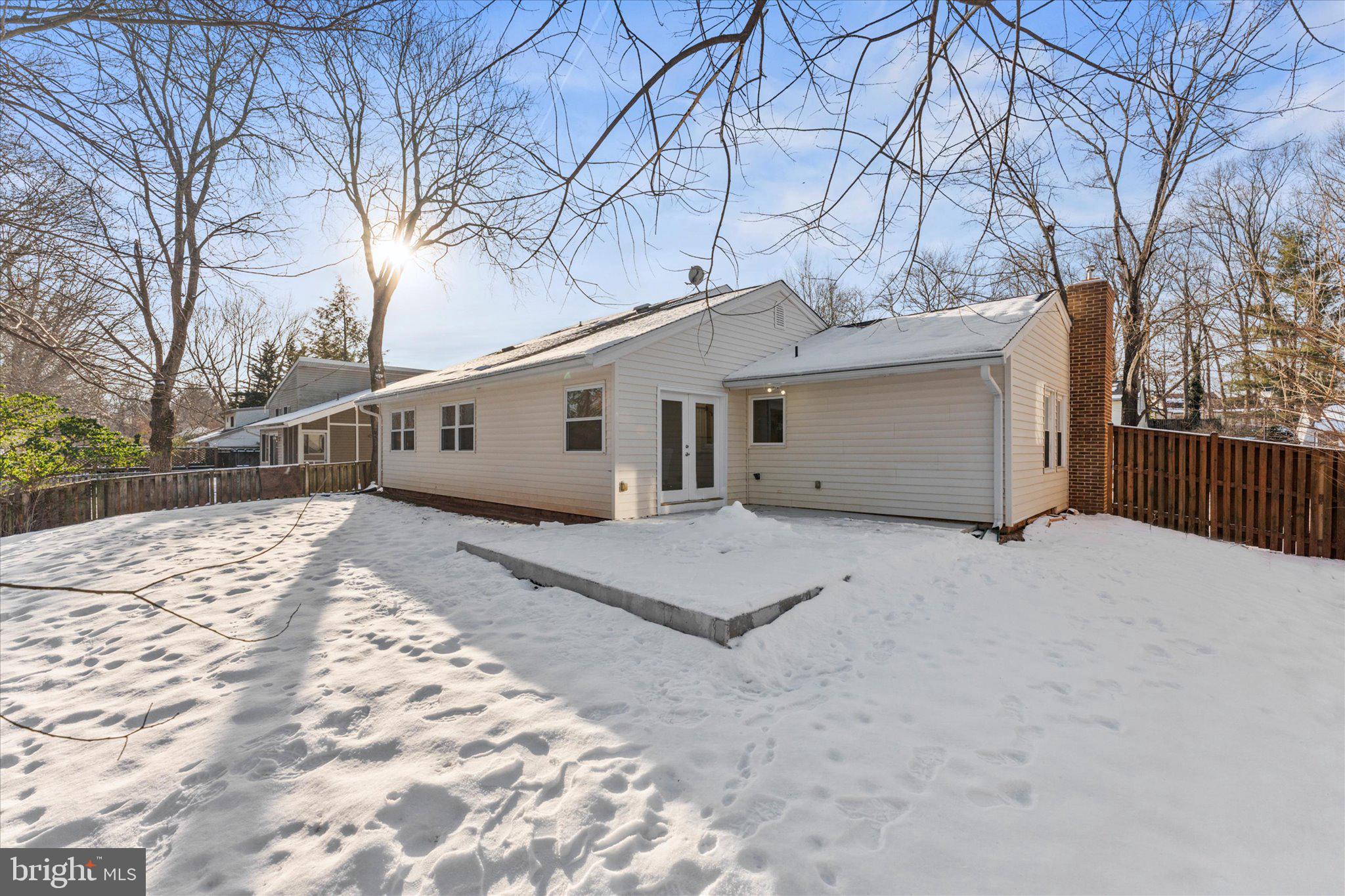 126 E Meadowland Ln
