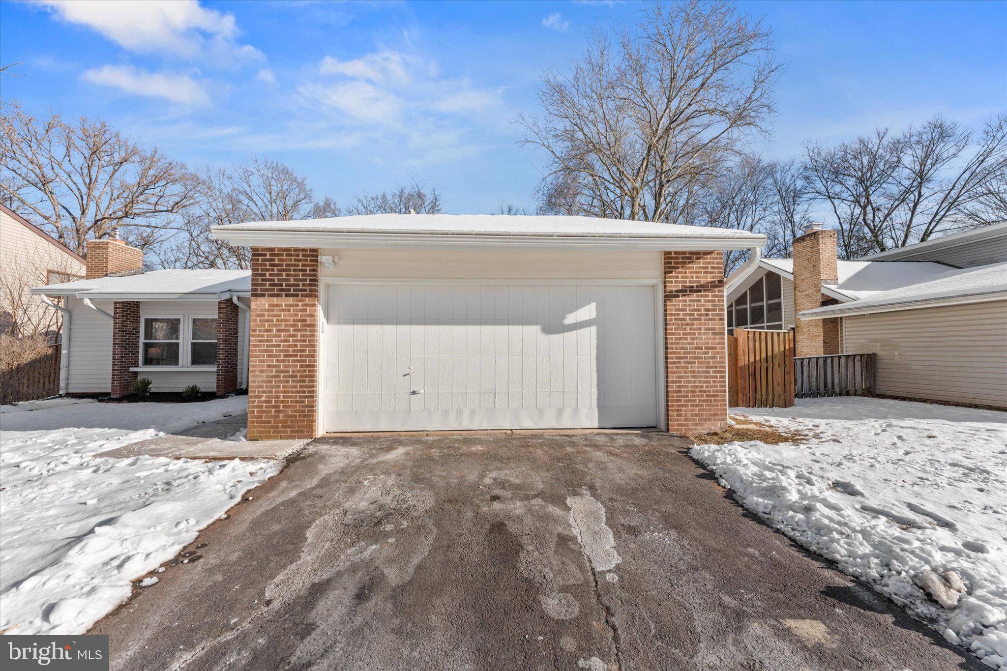 126 E Meadowland Ln
