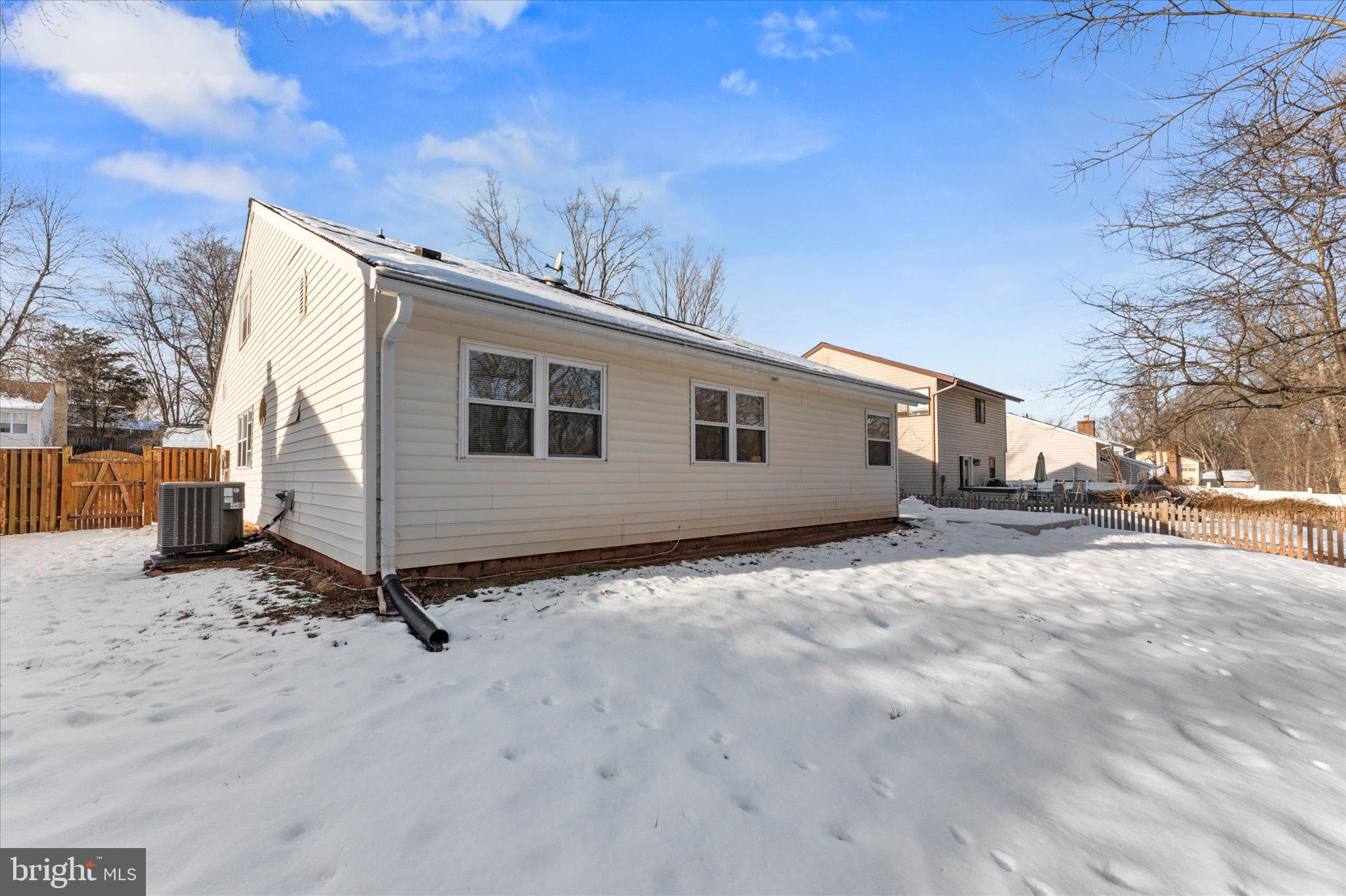126 E Meadowland Ln