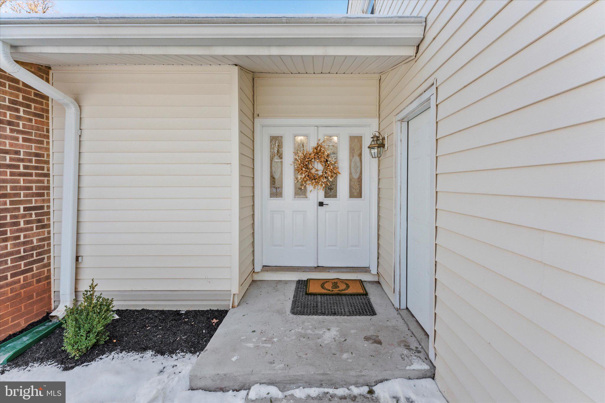 126 E Meadowland Ln