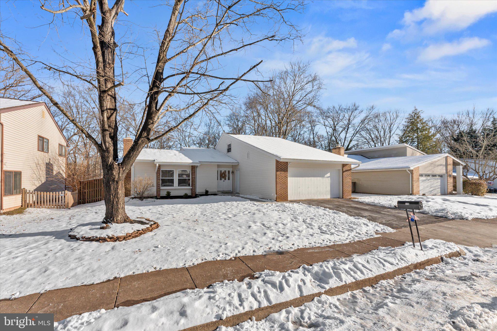 126 E Meadowland Ln