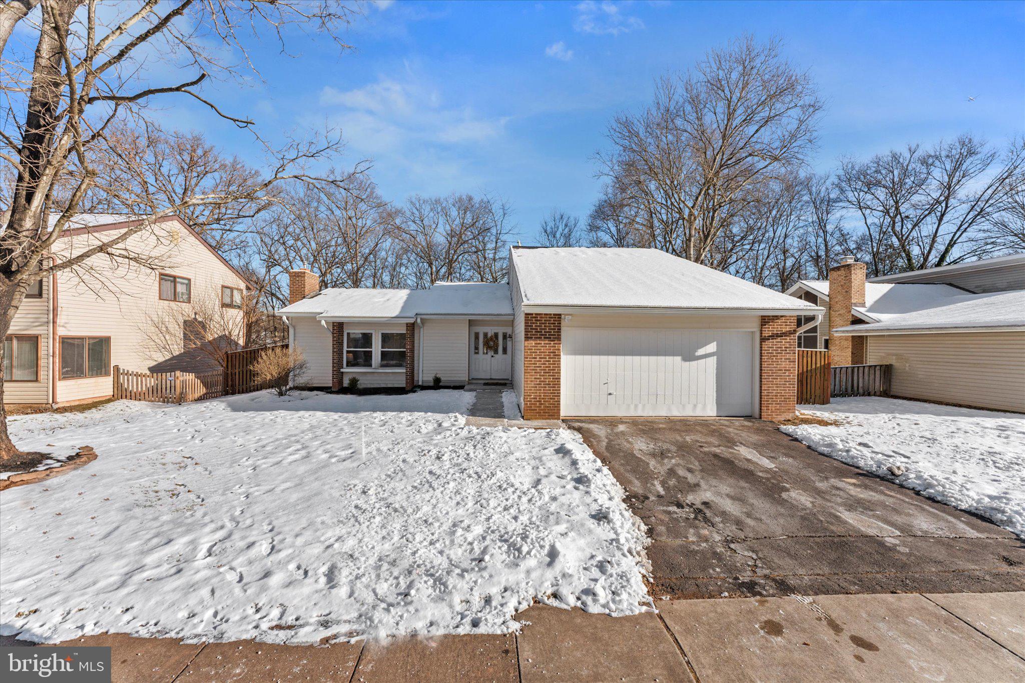 126 E Meadowland Ln