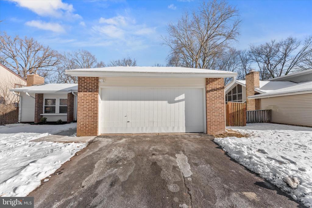 126 E Meadowland Ln