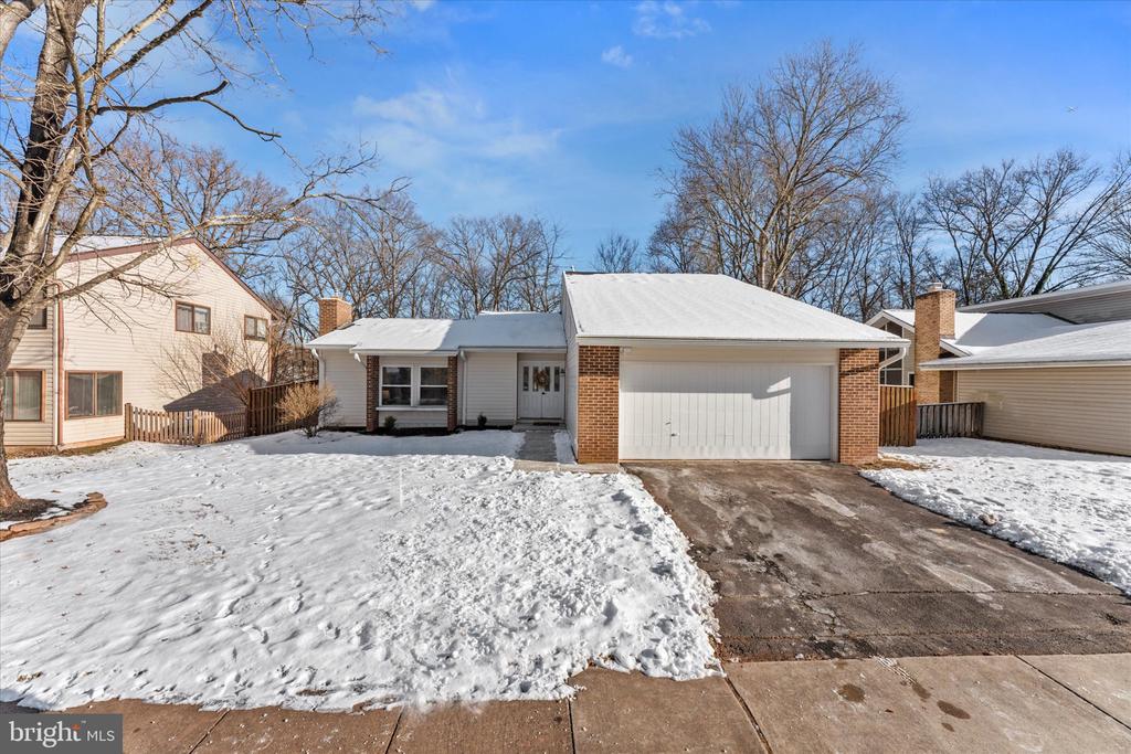 126 E Meadowland Ln