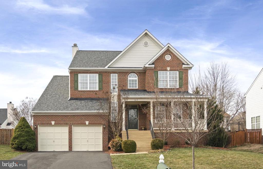 1613 WOODBRIDGE COURT NE
