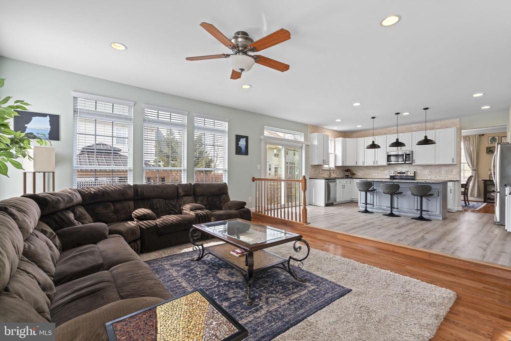 1613 WOODBRIDGE COURT NE