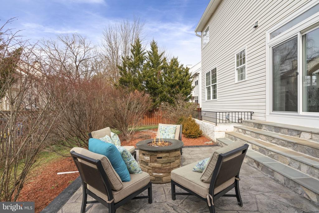 1613 WOODBRIDGE COURT NE