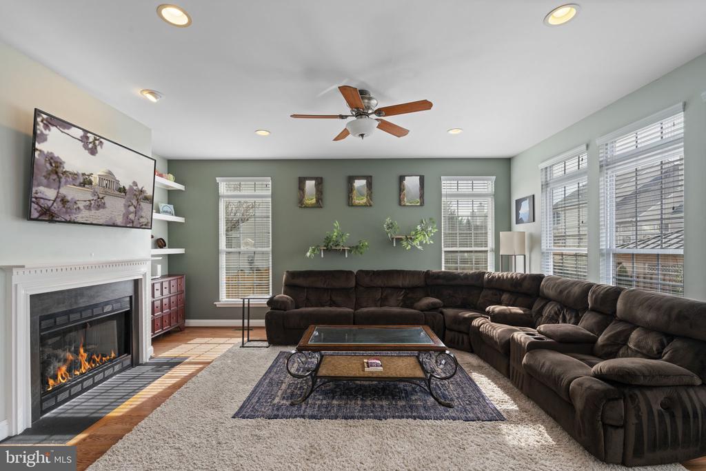 1613 WOODBRIDGE COURT NE