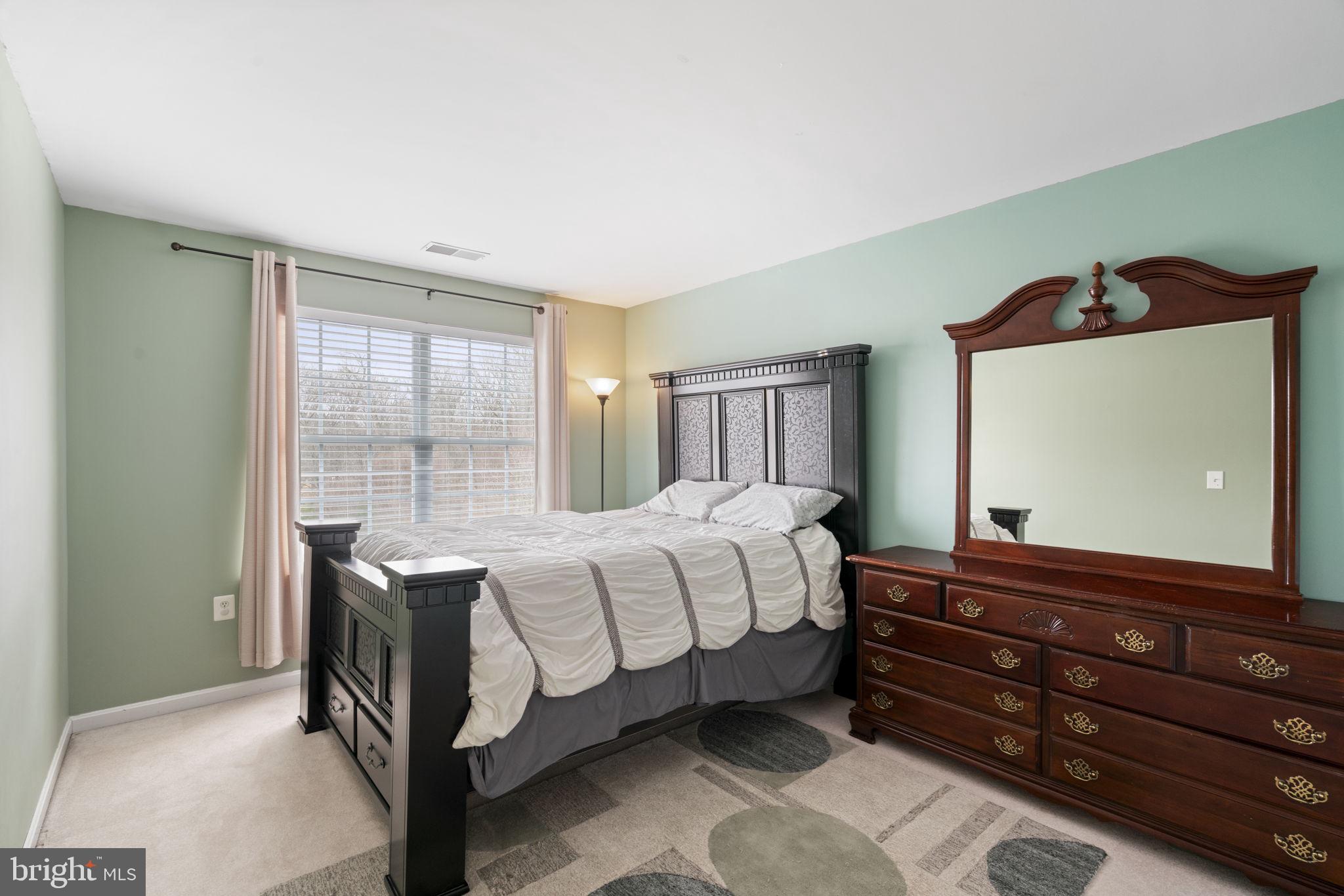 1613 WOODBRIDGE COURT NE