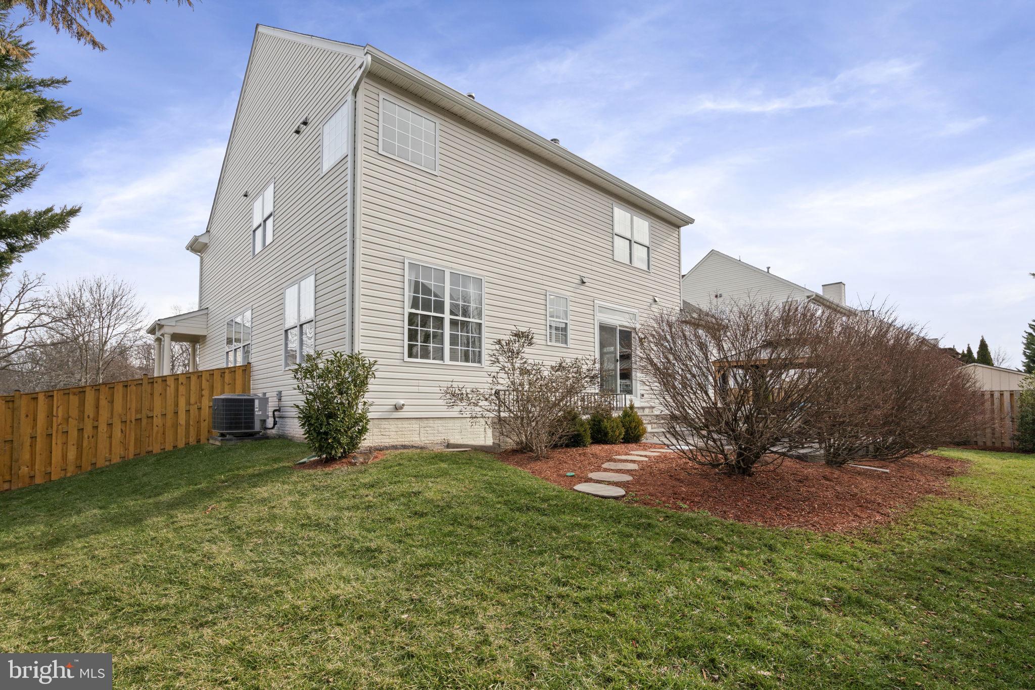 1613 WOODBRIDGE COURT NE