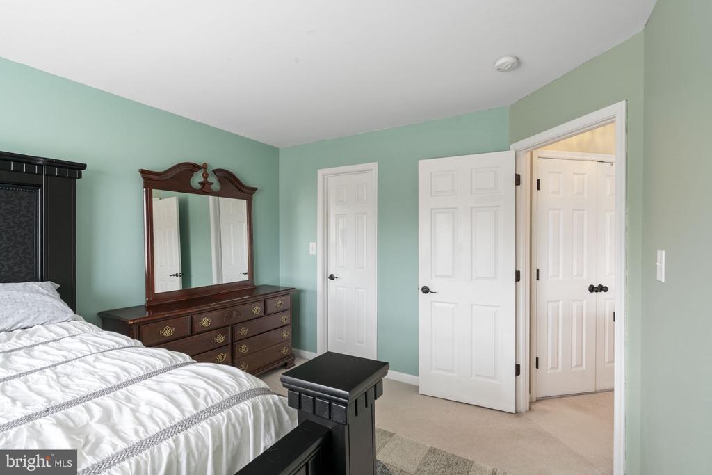 1613 WOODBRIDGE COURT NE