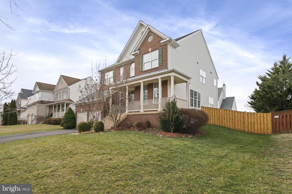 1613 WOODBRIDGE COURT NE