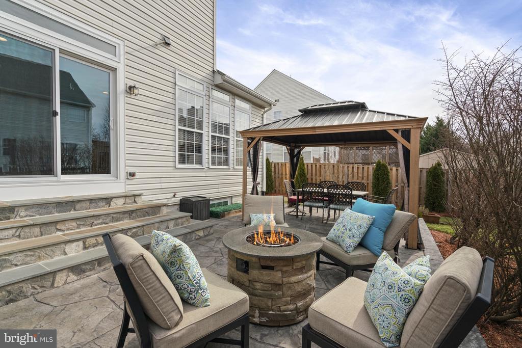 1613 WOODBRIDGE COURT NE