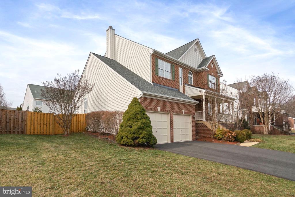 1613 WOODBRIDGE COURT NE