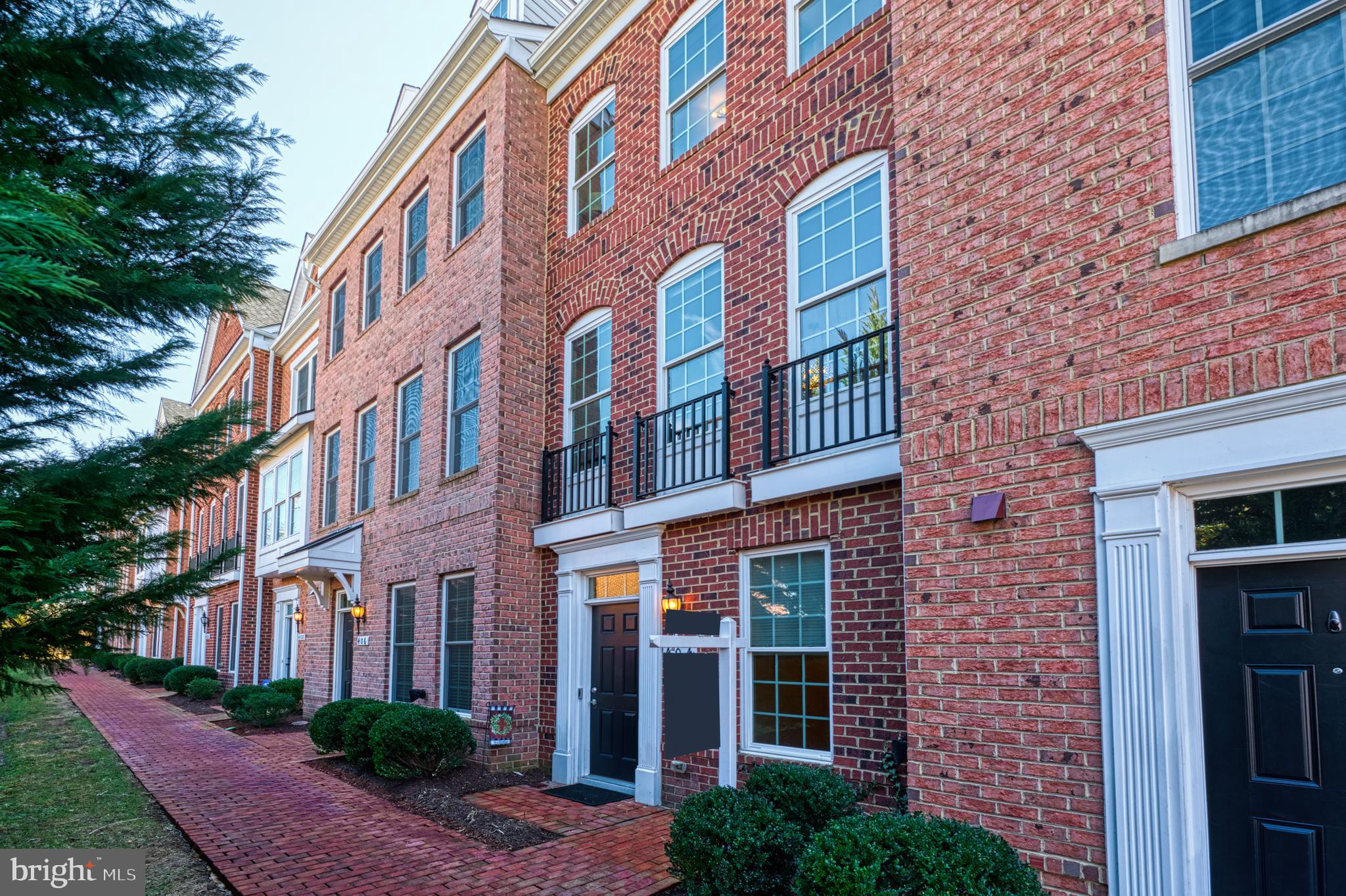 404 Haupt Sq SE