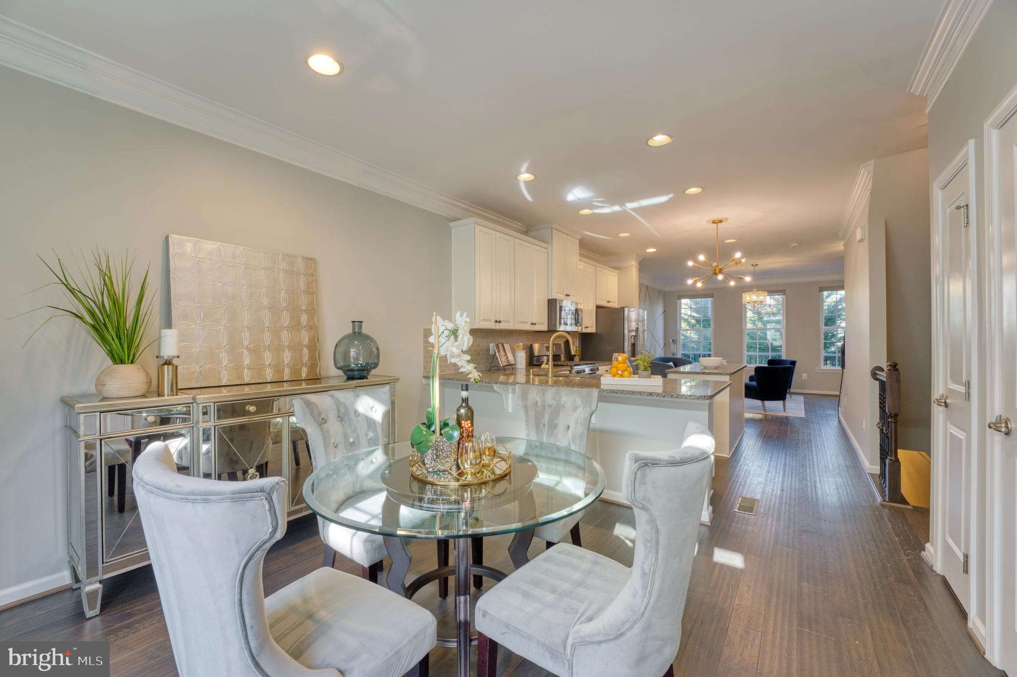 404 Haupt Sq SE
