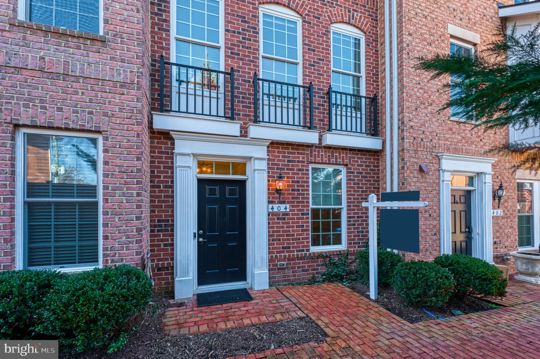 404 Haupt Sq SE