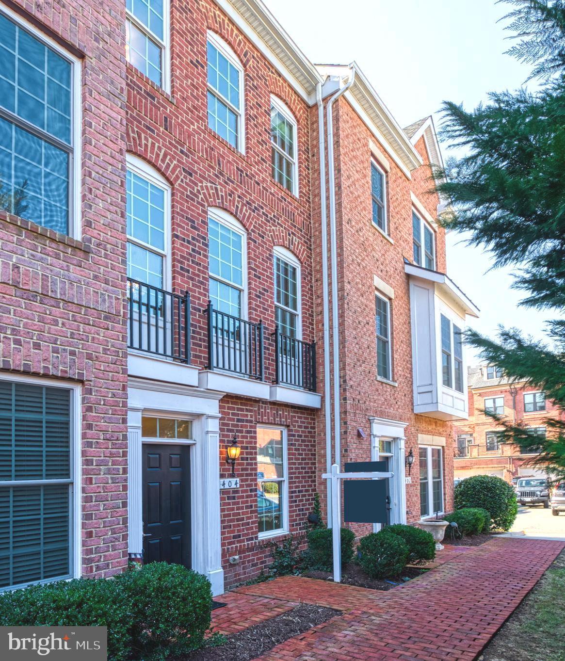 404 Haupt Sq SE