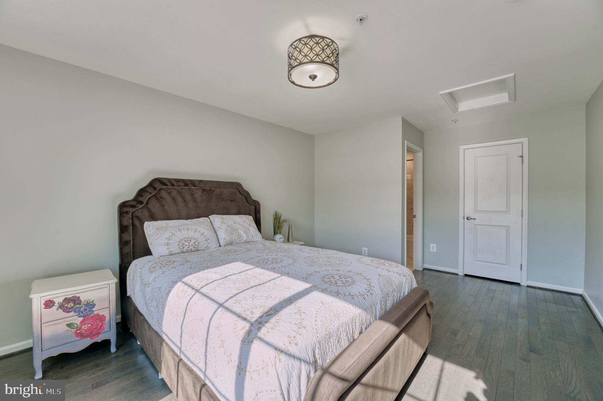 404 Haupt Sq SE