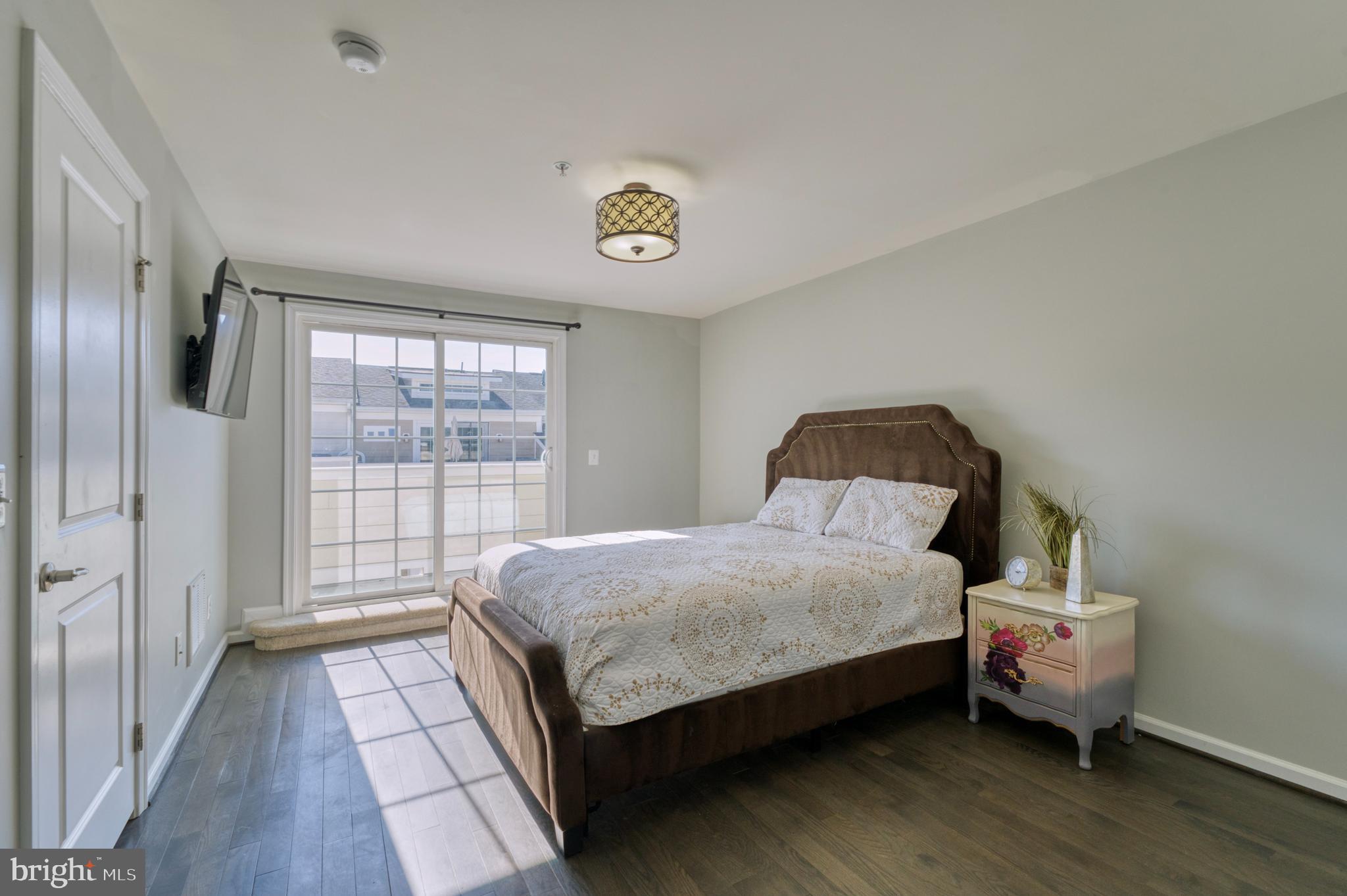 404 Haupt Sq SE