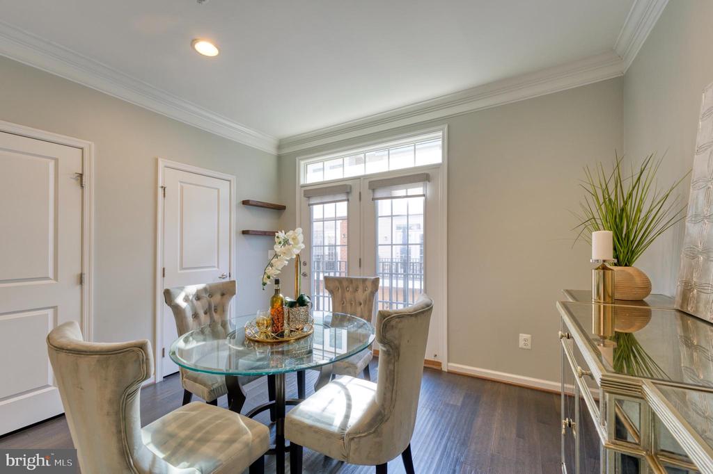404 Haupt Sq SE