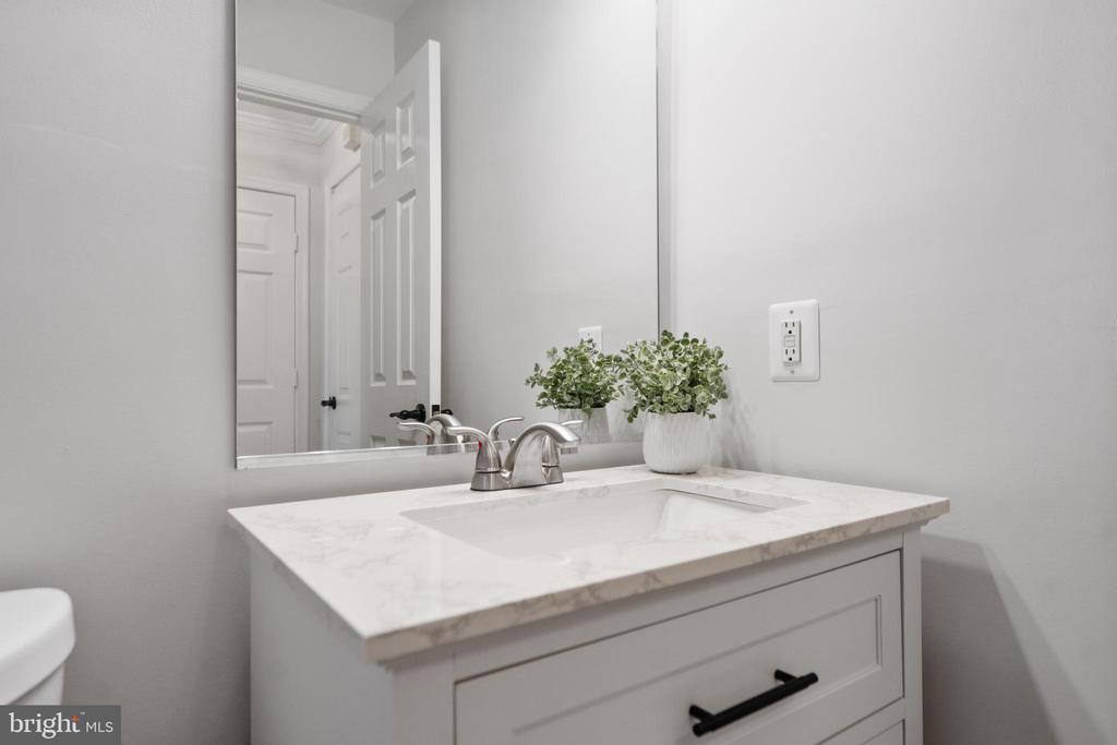 43690 Balmoral Ter