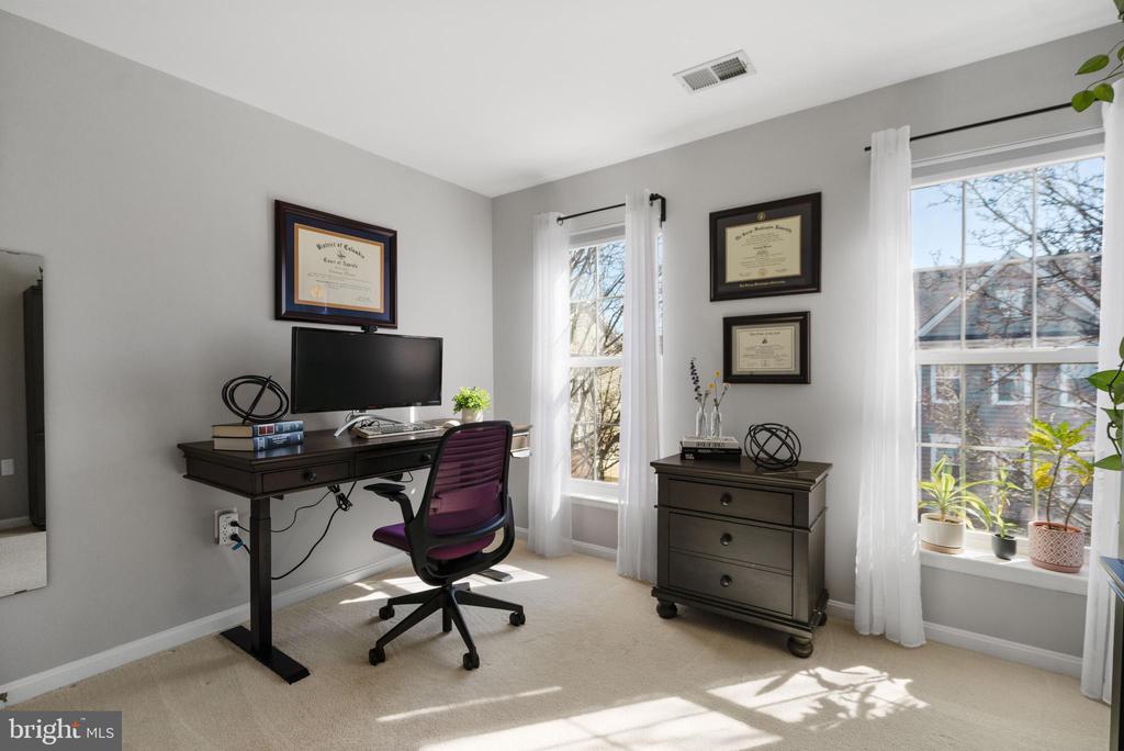 43690 Balmoral Ter