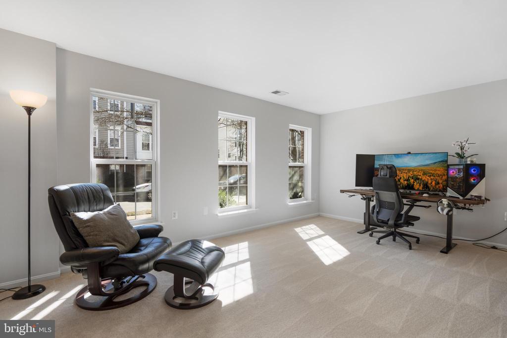 43690 Balmoral Ter
