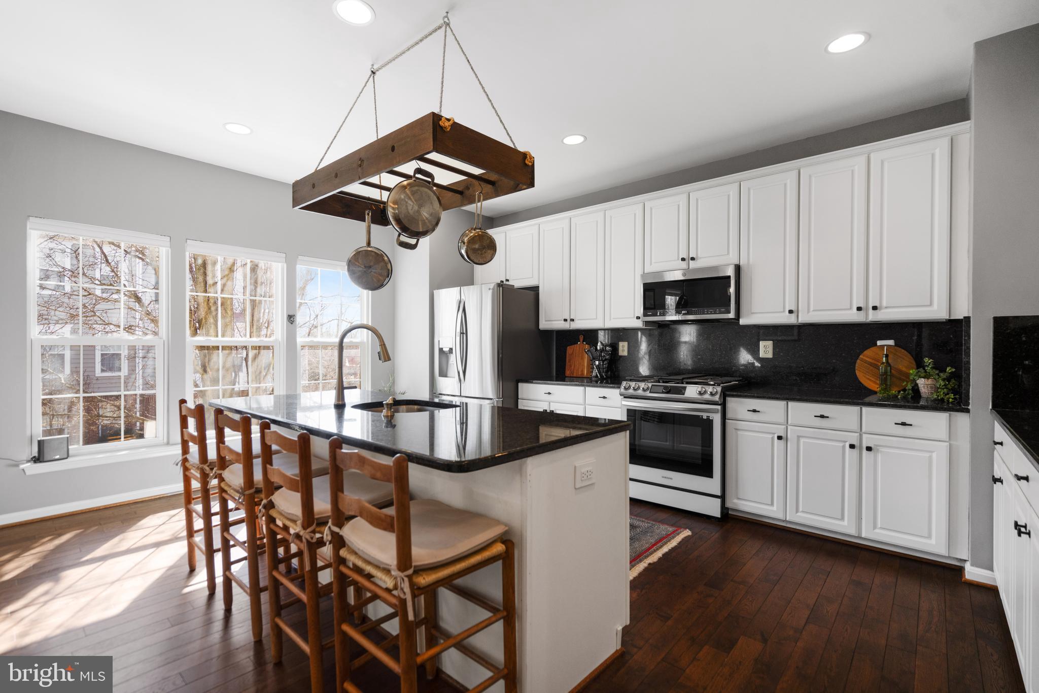 43690 Balmoral Ter