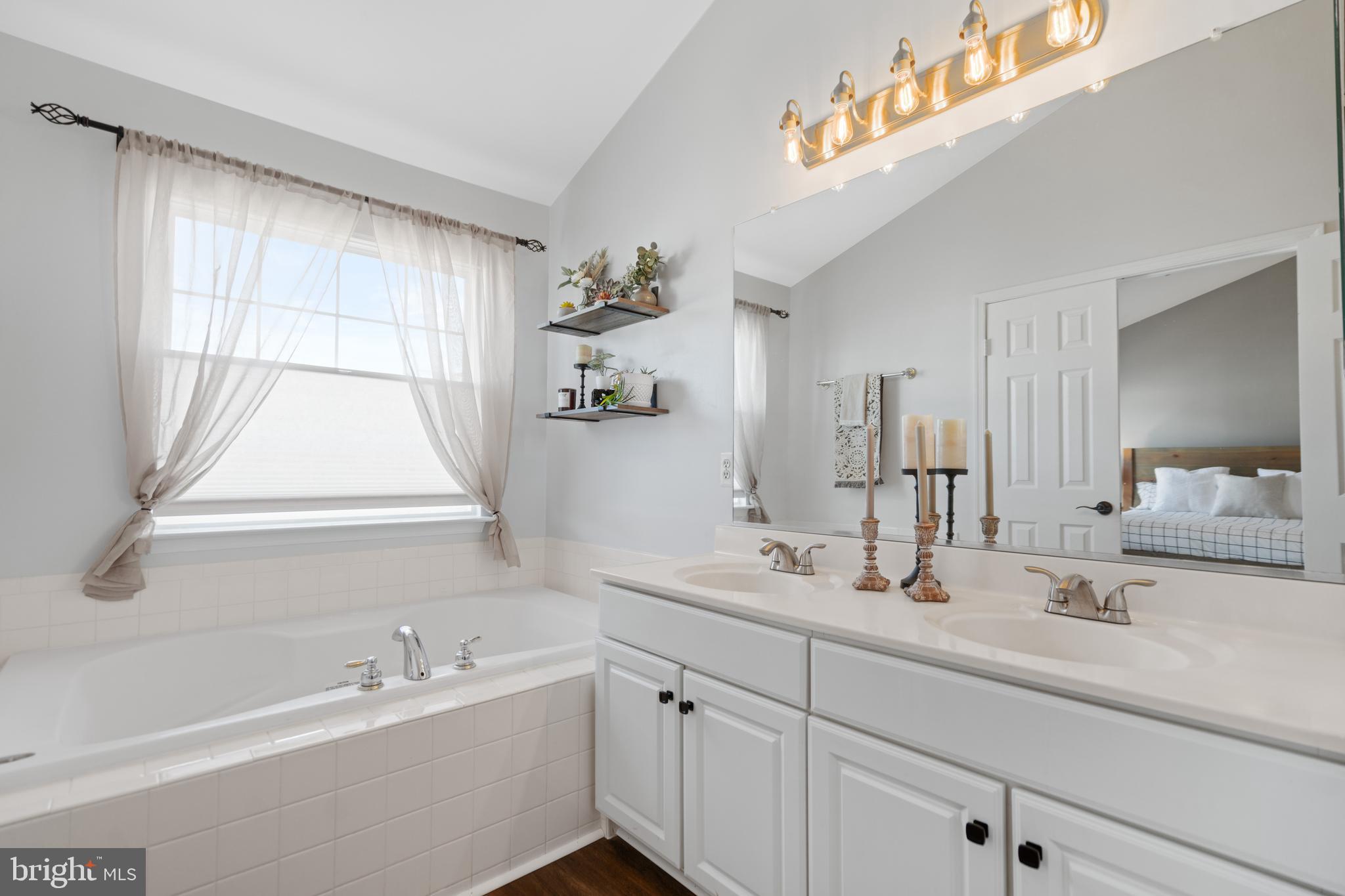 43690 Balmoral Ter