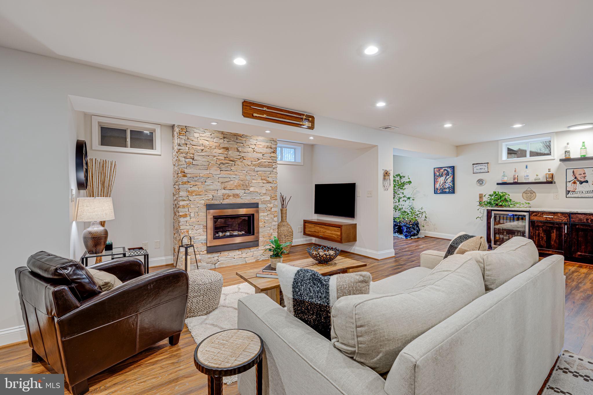 224 E Skyline Dr