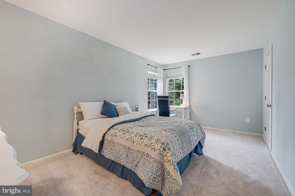 224 E Skyline Dr