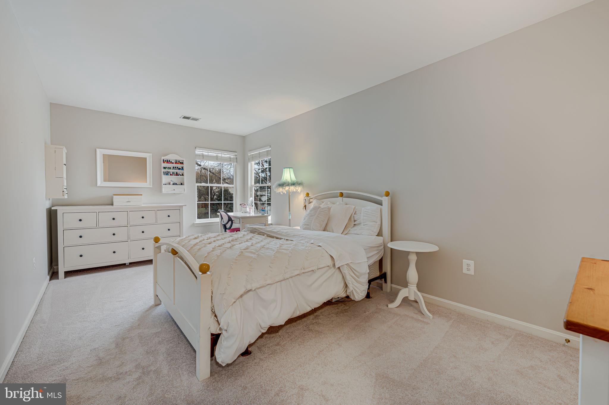 224 E Skyline Dr