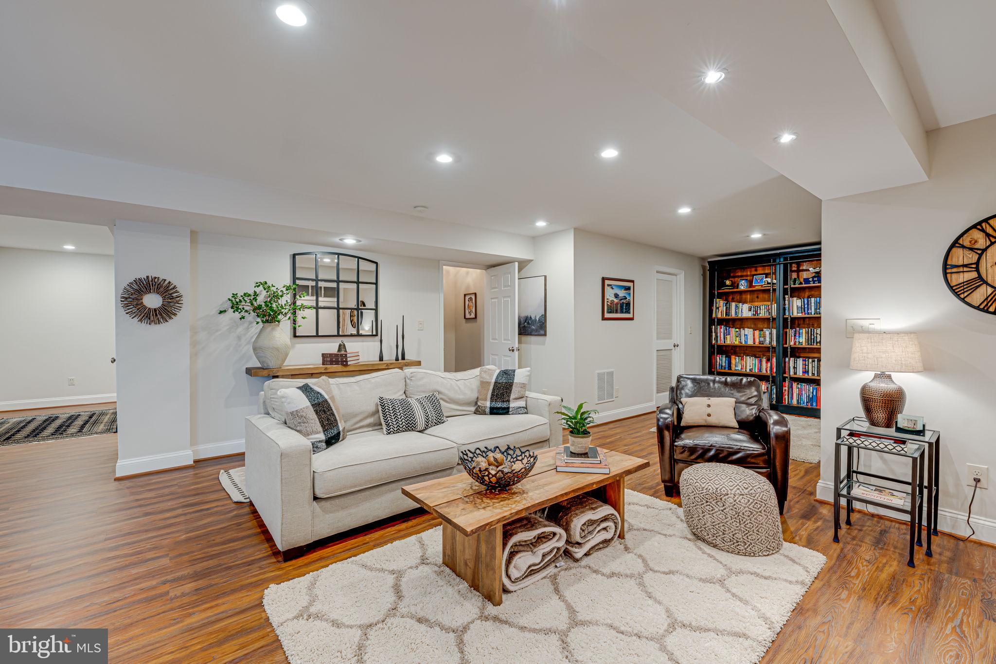 224 E Skyline Dr
