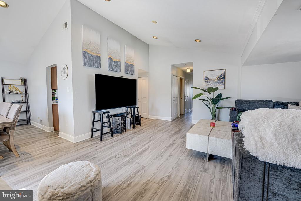 15 WRIGHTWOOD PL