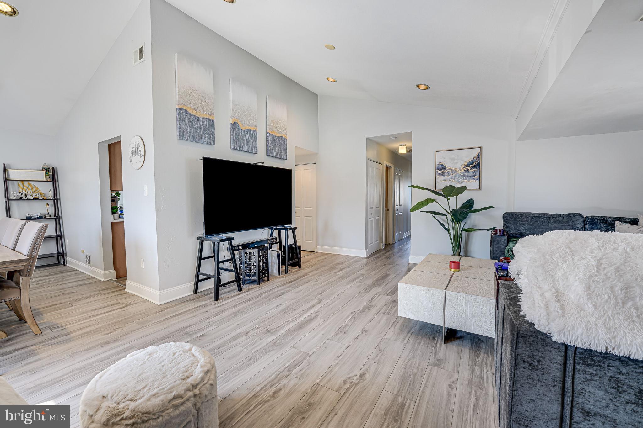 15 WRIGHTWOOD PL