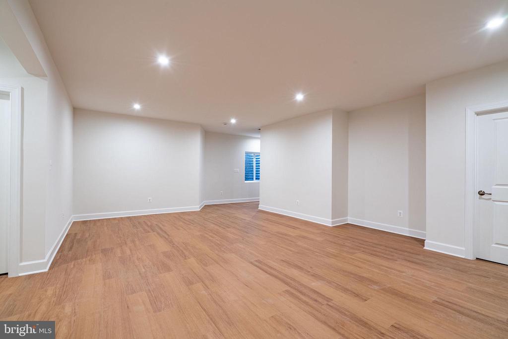 43124 Greeley Sq