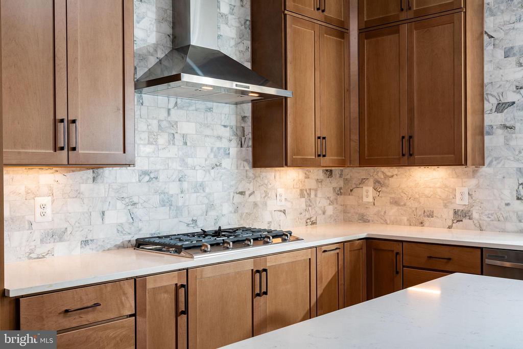43124 Greeley Sq