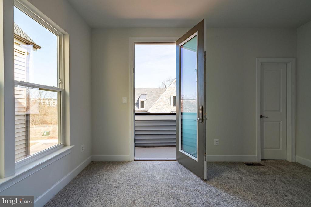 43124 Greeley Sq