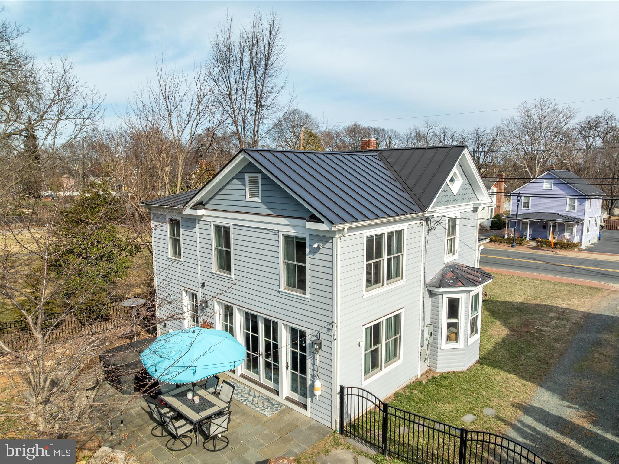427 S King St