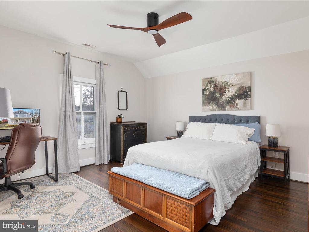 427 S King St