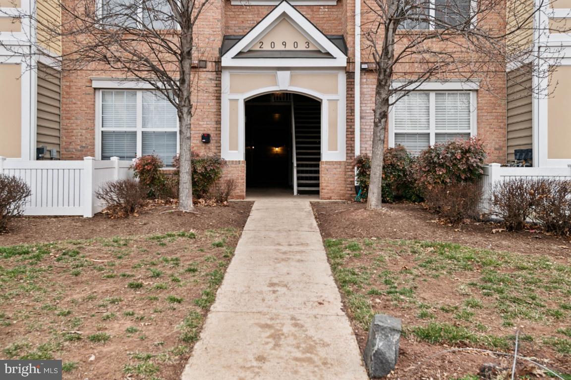 20903 Cedarpost Sq #101