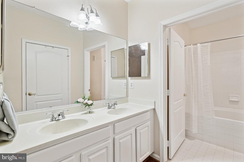 20903 CEDARPOST SQUARE 101